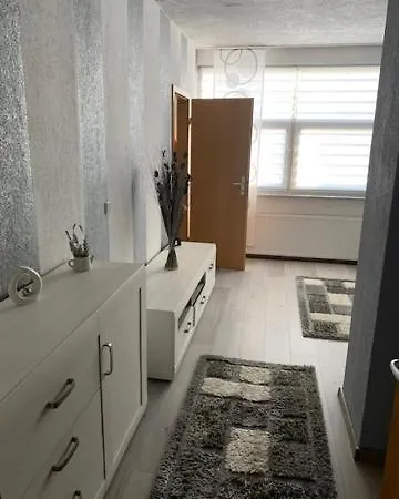 Blue Max Apartment *